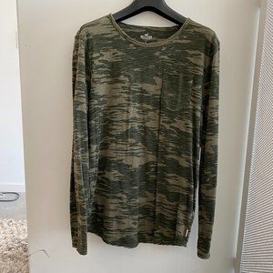 Hollister Mens Small Camo Long Sleeve T-Shirt